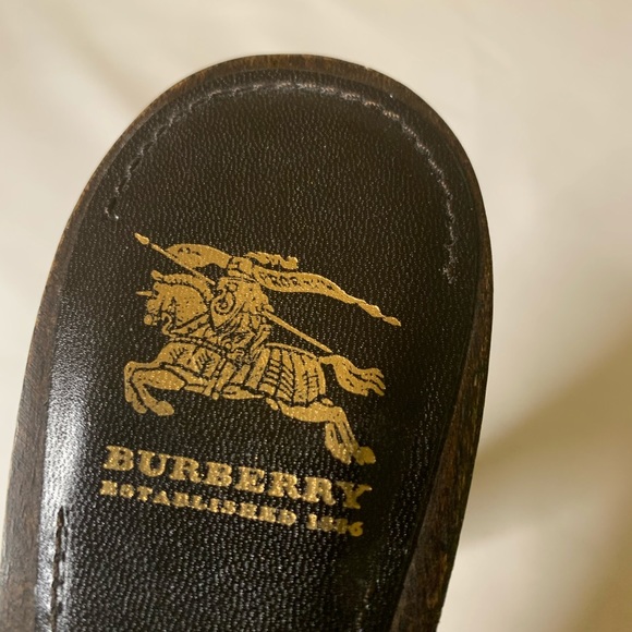 Burberry sling back open toe platform heels - Picture 2 of 6